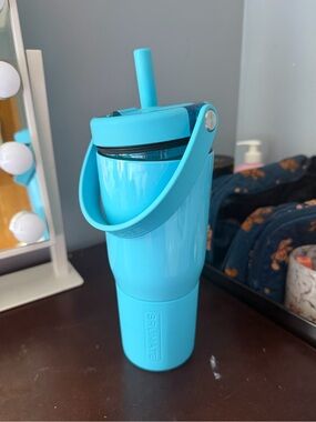 BRUMATE Sky Blue Insulated Sip Bottle with Straw